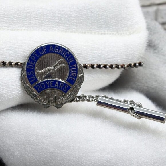 U.S. Dept. Of Agriculture 20 Years Service Pin Silver Tone Tie Tack - Picture 1 of 7